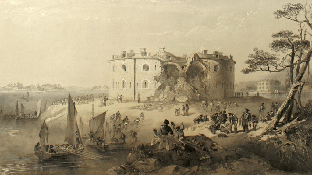 Svartvit bild på en fästning under krig.